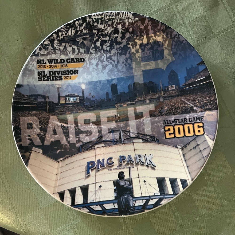 Pittsburgh Pirates decorative plate